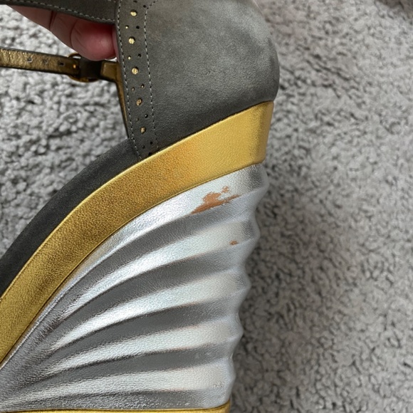 VINTAGE YSL Size 7.5 Grey suede gold/silver wedge with T/strap - Picture 8 of 12